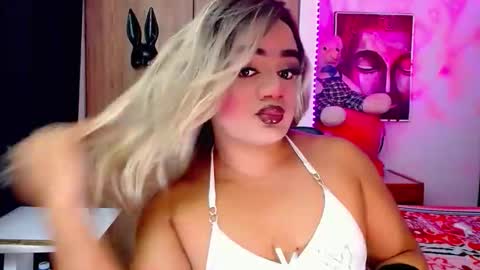 Snapshot of danipein chatting on October 7, 11:18 am danipein online show from October 7, 11:18 am