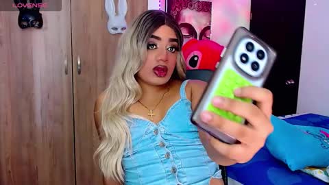 Snapshot of danipein chatting on October 26, 12:11 pm danipein online show from October 26, 12:11 pm