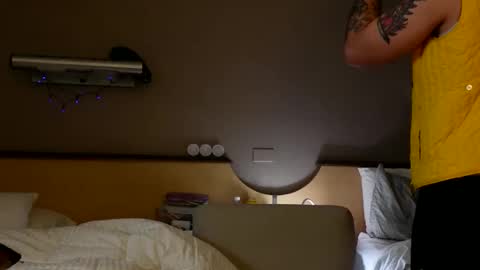 Snapshot of dankfuckcouple chatting on December 10, 1:22 am dankfuckcouple online show from December 10, 1:22 am