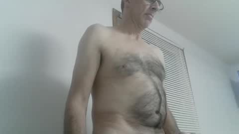 Snapshot of danl20012001 chatting on October 21, 2:34 am danl20012001 online show from October 21, 2:34 am