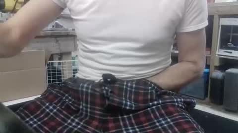 Snapshot of danl20012001 chatting on December 5, 5:27 am danl20012001 online show from December 5, 5:27 am