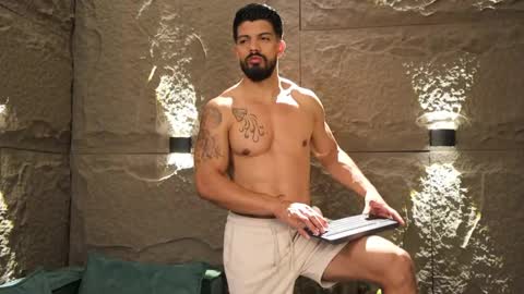 Snapshot of dann_saenz chatting on March 11, 10:40 am Dann saenz online show from March 11, 10:40 am