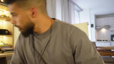 Snapshot of dann_saenz chatting on November 10, 9:14 pm Dann saenz online show from November 10, 9:14 pm