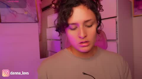 Danna Lovs online show from June 8, 9:15 pm