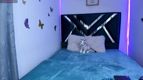 Snapshot of danna_martinezz chatting on December 4, 9:23 pm Danna martinezz online show from December 4, 9:23 pm