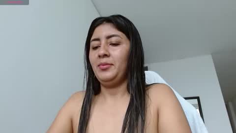 Snapshot of danna_peterson chatting on December 3, 7:34 pm Danna online show from December 3, 7:34 pm