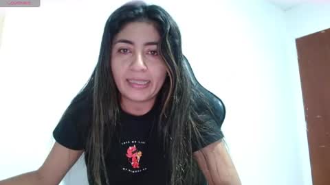 Snapshot of danna_peterson chatting on June 28, 8:37 pm Danna online show from June 28, 8:37 pm