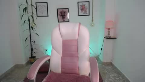 Snapshot of danna_rouse_ chatting on May 13, 12:08 am Danna online show from May 13, 12:08 am