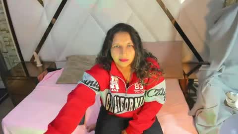 danna_sg online show from June 17, 3:53 am