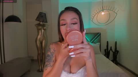 Snapshot of dannacruz_ chatting on December 17, 6:53 pm Danna Cruz online show from December 17, 6:53 pm