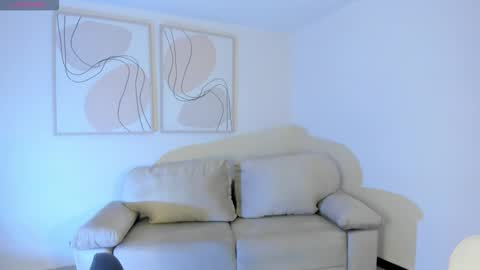 Danna Cruz  online show from March 3, 7:09 pm