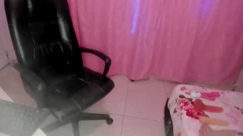 Danna Sofia jeins online show from November 18, 1:37 pm