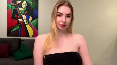 Snapshot of dannamissss chatting on December 17, 9:05 pm dannamissss online show from December 17, 9:05 pm