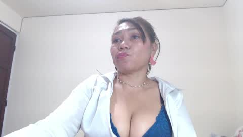 dannamomcerratt online show from April 18, 7:58 pm