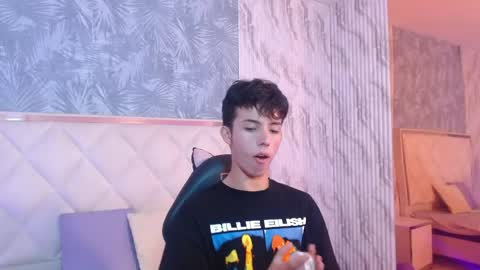 danni_tay online show from May 19, 5:14 am