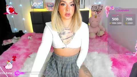 Snapshot of dannia_13 chatting on November 19, 3:28 am dannia_13 online show from November 19, 3:28 am