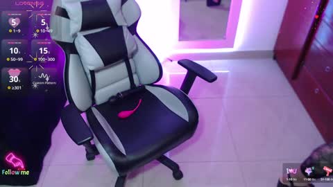 Snapshot of danniela_james chatting on December 31, 2:47 pm danna online show from December 31, 2:47 pm