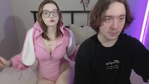 Snapshot of danny_and_ellen chatting on December 22, 5:54 pm danny and ellen online show from December 22, 5:54 pm