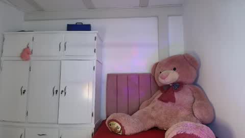 Snapshot of danny_cam1423 chatting on February 26, 12:25 pm danny_cam1423 online show from February 26, 12:25 pm