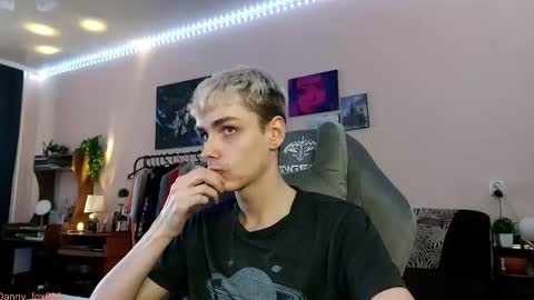 Snapshot of danny_fox888 chatting on November 22, 4:22 am Daniel online show from November 22, 4:22 am