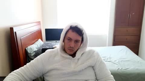 Snapshot of danruiz33 chatting on October 24, 3:08 pm Dan online show from October 24, 3:08 pm