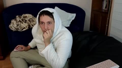 Snapshot of danruiz33 chatting on November 8, 2:45 am Dan online show from November 8, 2:45 am