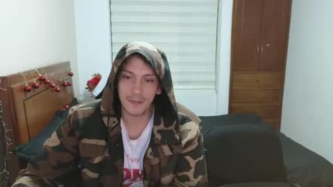 Snapshot of danruiz33 chatting on November 21, 3:27 am Dan online show from November 21, 3:27 am