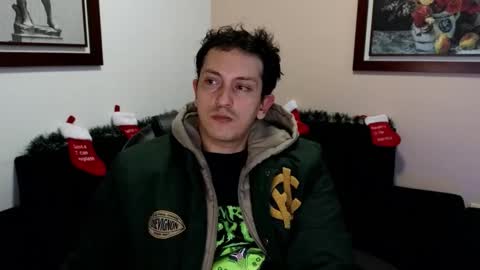 Snapshot of danruiz33 chatting on December 3, 3:25 am Dan online show from December 3, 3:25 am