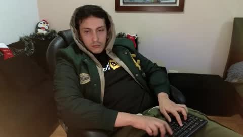 Snapshot of danruiz33 chatting on December 5, 4:54 am Dan online show from December 5, 4:54 am