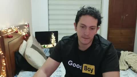 Snapshot of danruiz33 chatting on December 21, 3:13 am Dan online show from December 21, 3:13 am