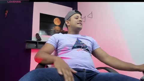 Snapshot of dante_bigboss chatting on March 7, 9:18 am Dante online show from March 7, 9:18 am