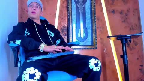 dante_brown1 online show from December 16, 11:15 am