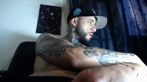 Snapshot of dante_d_angelo_ chatting on October 8, 10:18 pm dante_d_angelo_ online show from October 8, 10:18 pm
