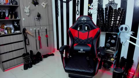 Snapshot of dante_infernos chatting on December 27, 2:54 pm Dante online show from December 27, 2:54 pm