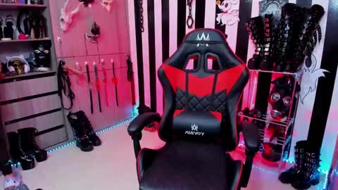 Snapshot of dante_infernos chatting on February 11, 2:35 pm Dante online show from February 11, 2:35 pm