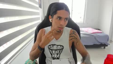 X Dante7373574 online show from February 22, 9:46 pm