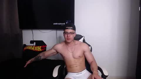 Snapshot of danteread chatting on January 31, 12:06 am danteread online show from January 31, 12:06 am