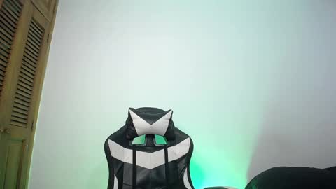 Snapshot of danteread chatting on February 10, 9:58 pm danteread online show from February 10, 9:58 pm