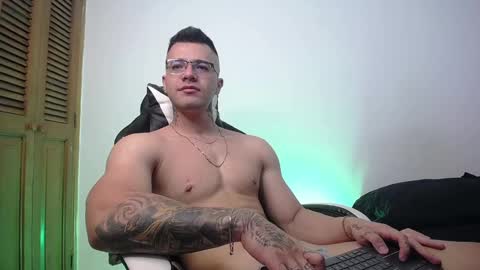 Snapshot of danteread chatting on February 13, 8:03 pm danteread online show from February 13, 8:03 pm