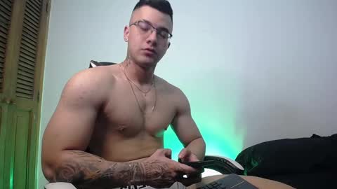 Snapshot of danteread chatting on February 13, 11:04 pm danteread online show from February 13, 11:04 pm