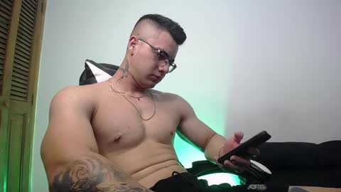 Snapshot of danteread chatting on February 16, 12:19 am danteread online show from February 16, 12:19 am