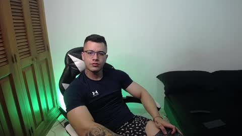 Snapshot of danteread chatting on February 16, 10:43 pm danteread online show from February 16, 10:43 pm