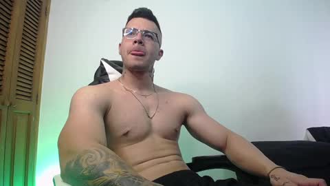 Snapshot of danteread chatting on February 18, 8:14 pm danteread online show from February 18, 8:14 pm