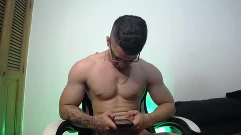 Snapshot of danteread chatting on February 23, 11:04 pm danteread online show from February 23, 11:04 pm