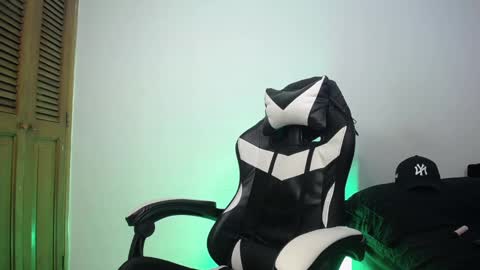 Snapshot of danteread chatting on February 24, 9:09 pm danteread online show from February 24, 9:09 pm