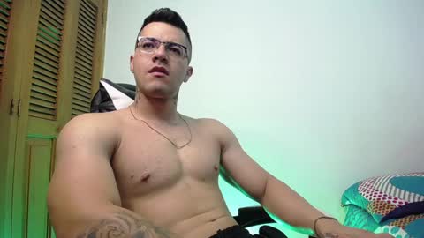 Snapshot of danteread chatting on March 1, 5:49 pm danteread online show from March 1, 5:49 pm