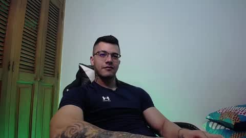 Snapshot of danteread chatting on March 5, 4:02 am danteread online show from March 5, 4:02 am