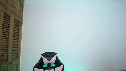 Snapshot of danteread chatting on March 7, 6:35 am danteread online show from March 7, 6:35 am