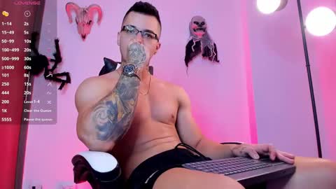 Snapshot of danteread chatting on October 28, 1:31 am danteread online show from October 28, 1:31 am