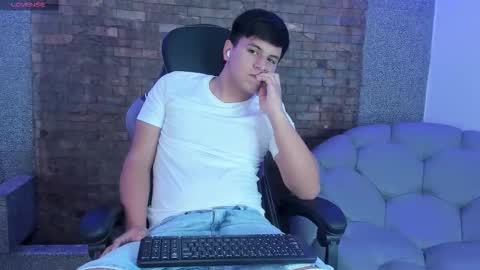 dantestone1 online show from November 25, 7:58 pm